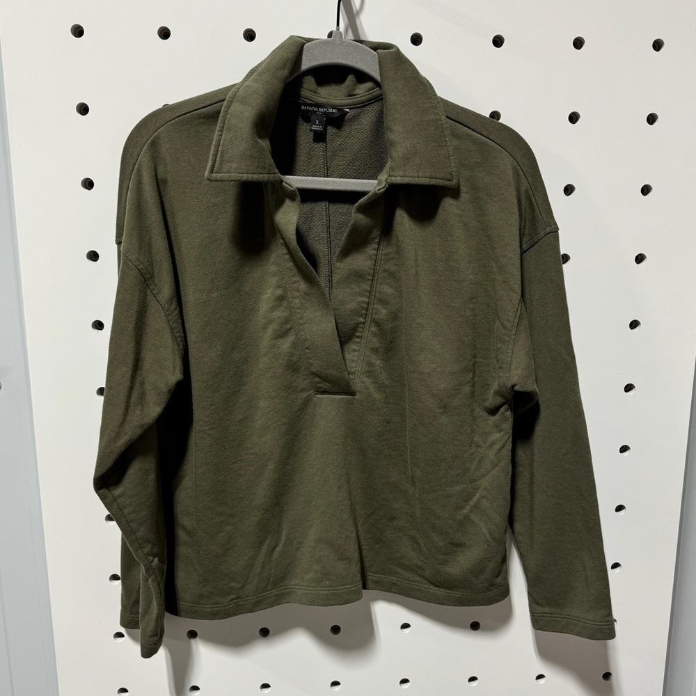 Banana Republic Women Green Pullover dark wash Top Size S